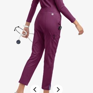 Butter soft stretch women’s pin tuck crop slim scrub pants size medium